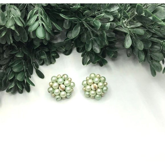 Vintage Clip On Earrings Gold Toned Round Beaded Clusters Pearly Mint Green With - Picture 2 of 7